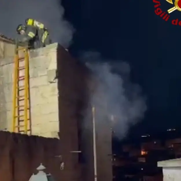 Incendio in abitazione: anziano salvato dalle fiamme