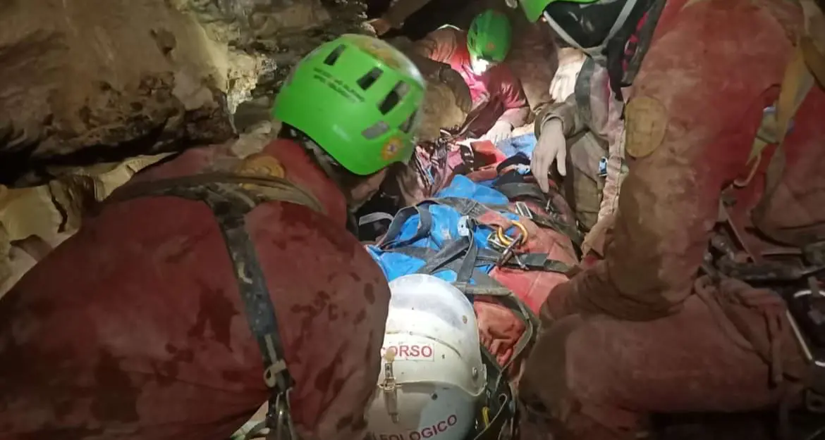 Speleologa intrappolata dopo un anno nella stessa grotta: soccorritori al lavoro