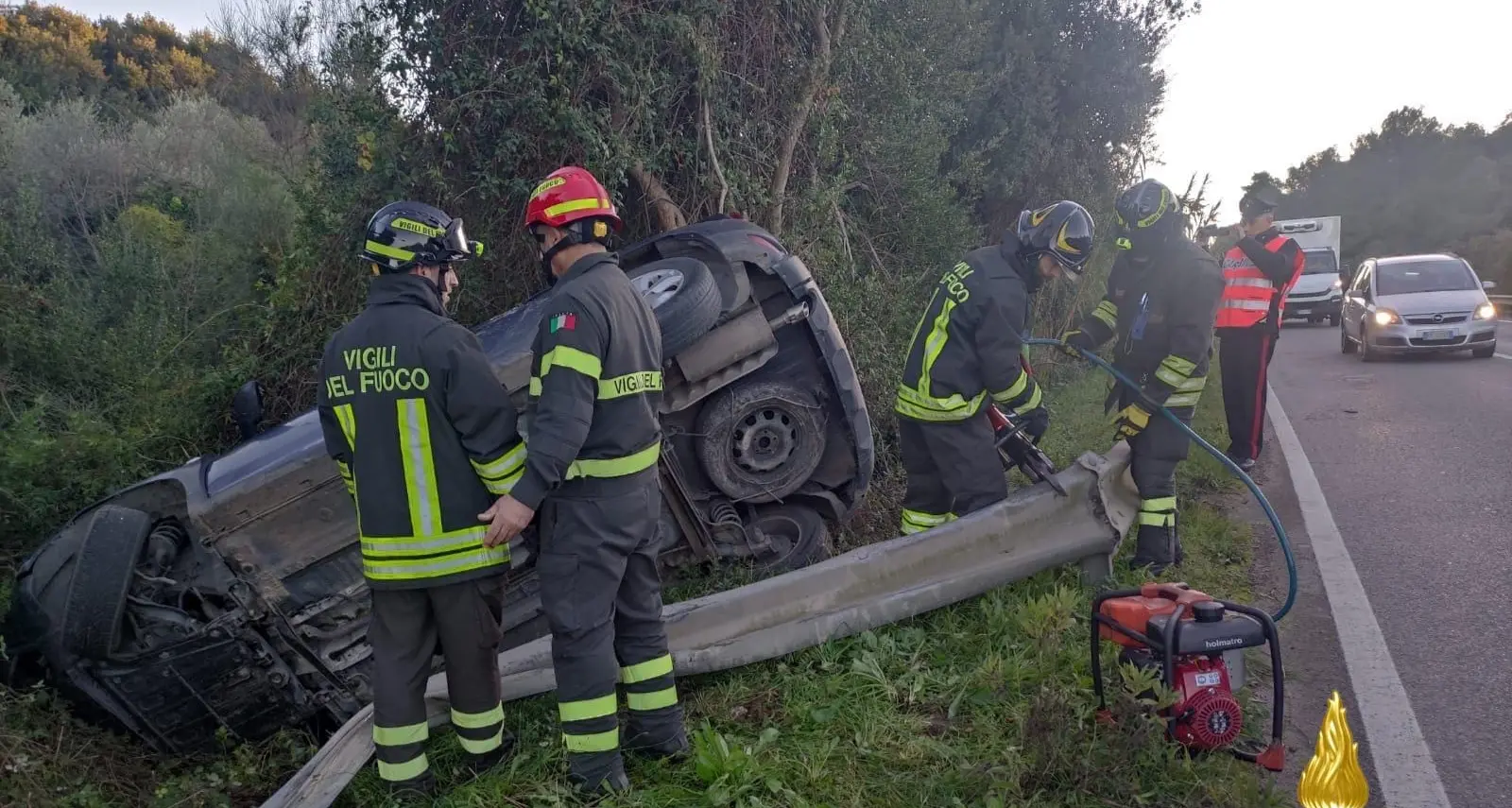 Perde il controllo dell'auto ed esce fuori strada sulla Sassari-Ittiri
