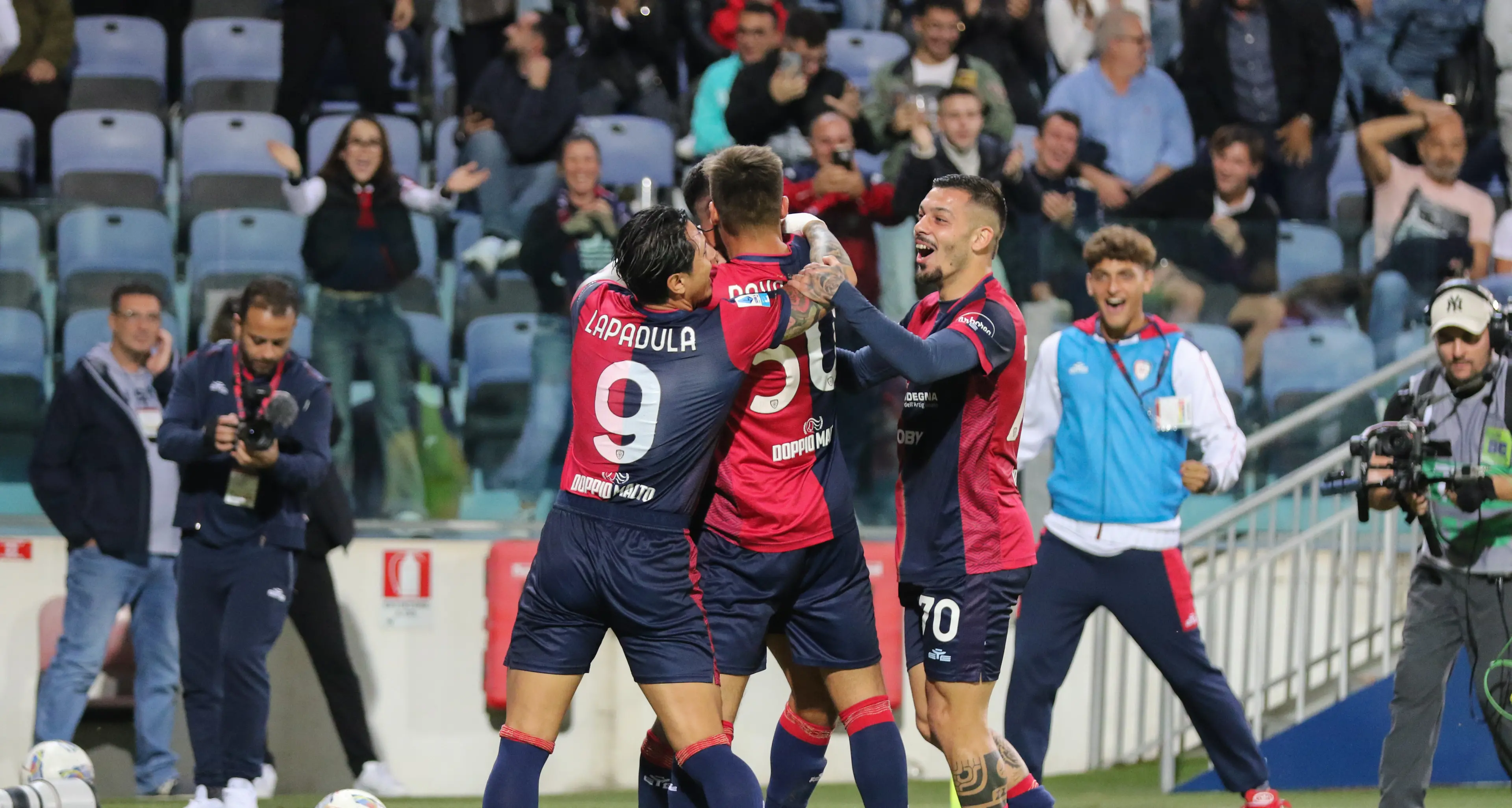 Cagliari in campo nel giorno della vigilia di Natale in vista dell’Inter