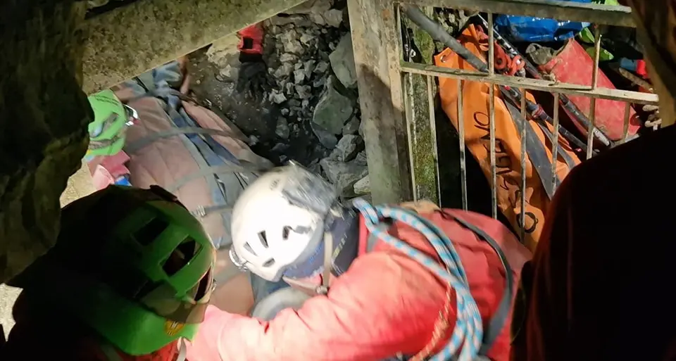 Operazione di salvataggio riuscita per la speleologa Ottavia Piana: è fuori dalla grotta