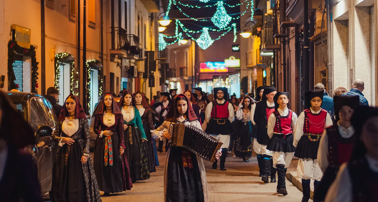 Natale in Folk: Tortolì si anima con musica e tradizioni popolari