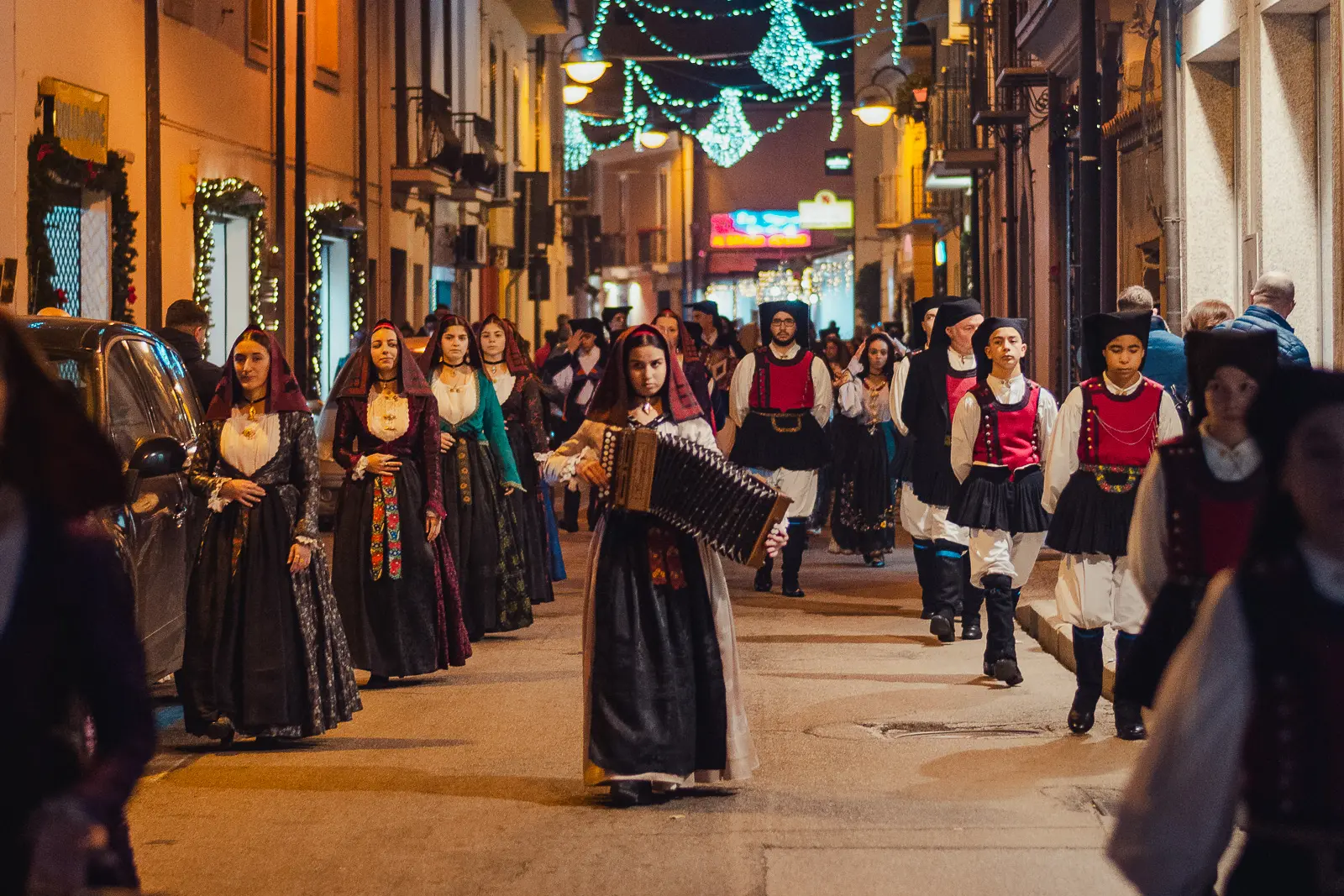 Natale in Folk: Tortolì si anima con musica e tradizioni popolari