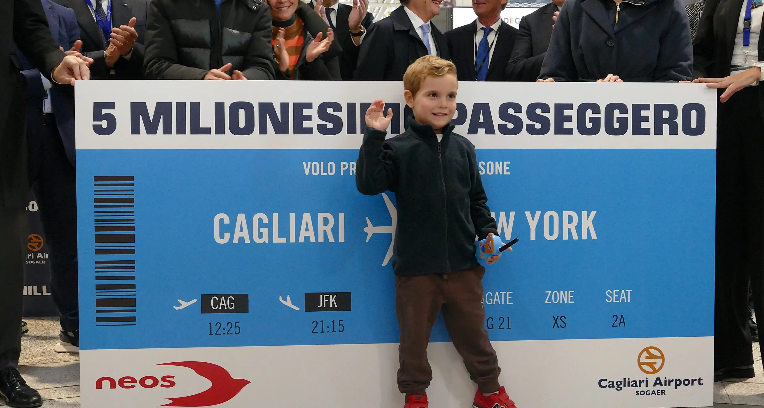 Festa all'aeroporto di Cagliari per il piccolo Gioele, cinquemilionesimo passeggero