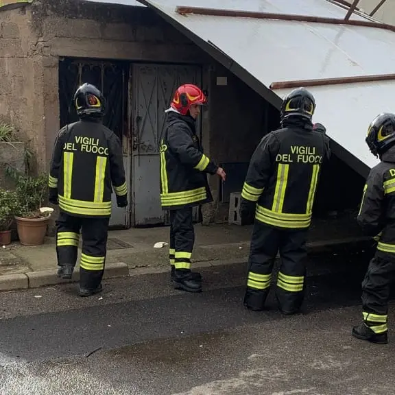 Sardegna sferzata dal vento: centinaia le chiamate ai Vigili del Fuoco