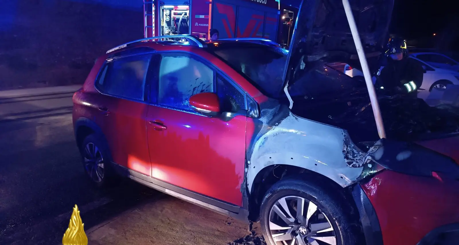 Auto in fiamme nella notte a Bitti: non si esclude l'origine dolosa