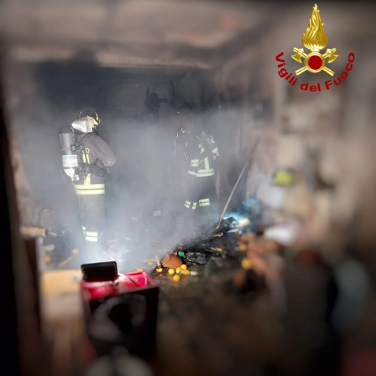 Fiamme in un garage a Tempio, intervengono i Vigili del fuoco