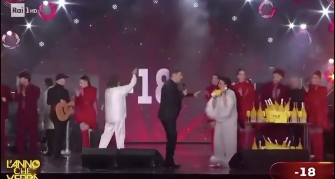 Capodanno 2025: Angelo Sotgiu dei Ricchi e poveri infuriato sul palco di Rai1| VIDEO