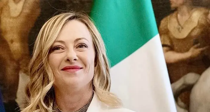 Meloni al seggio per il referendum, ma senza ritirare la scheda