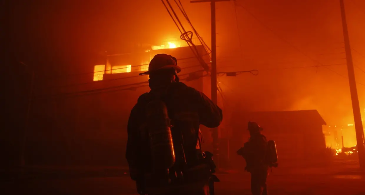 Fake news sugli incendi di Los Angeles: le assurde teorie sui roghi