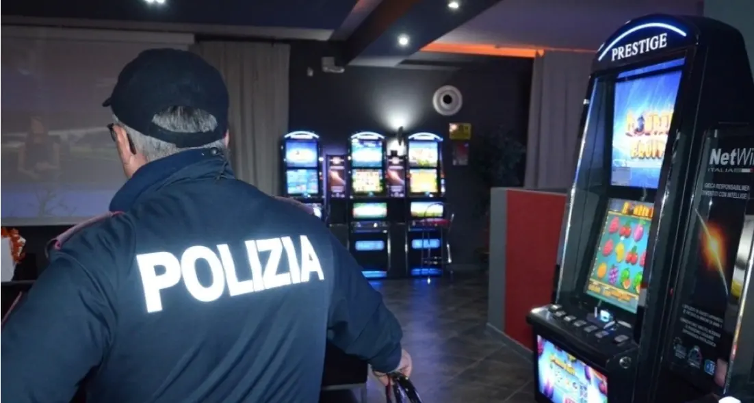 Minori sorpresi a giocare alle slot machine a Nuoro: scattano le sanzioni per il titolare