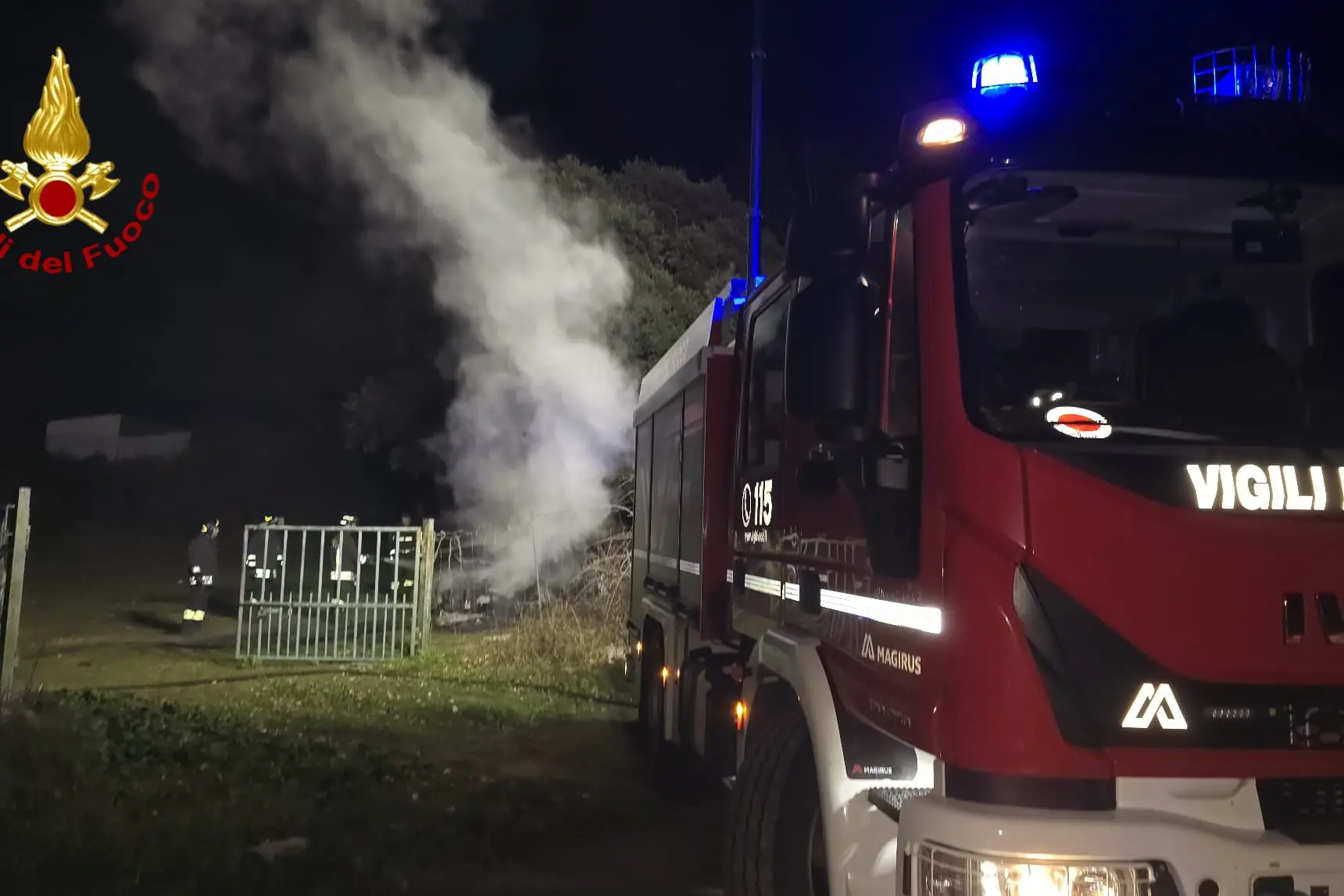 Auto distrutta da un incendio a Sarule: Vigili del Fuoco evitano il peggio