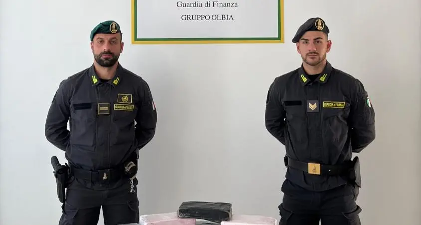 Arrestato a Olbia corriere serbo con 11 chili di cocaina: ecco dove aveva nascosto la droga