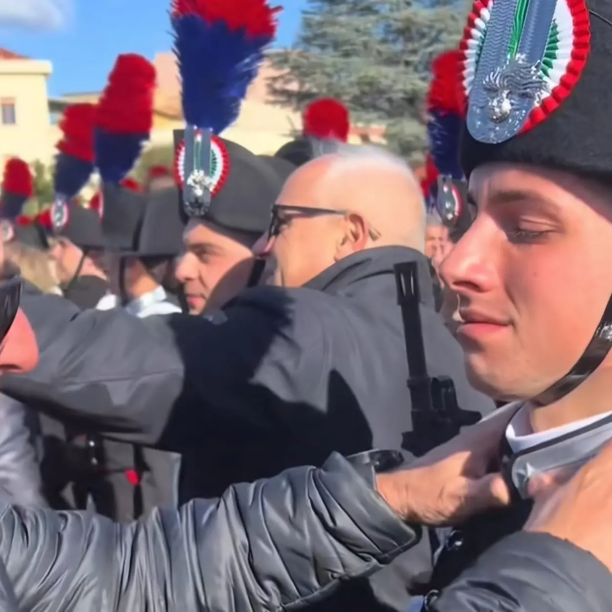 Il giuramento all'Arma e le lacrime del papà: il commovente video del giovane Mattia Garau