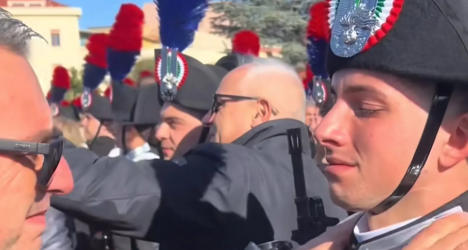 Il giuramento all'Arma e le lacrime del papà: il commovente video del giovane Mattia Garau