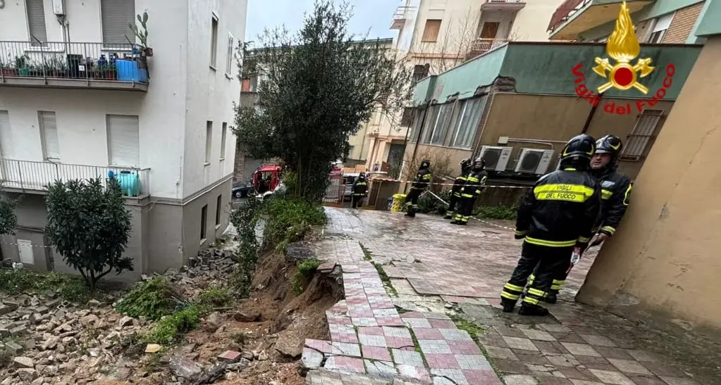 Maltempo in Sardegna: alberi caduti e blackout, monitoraggio continuo