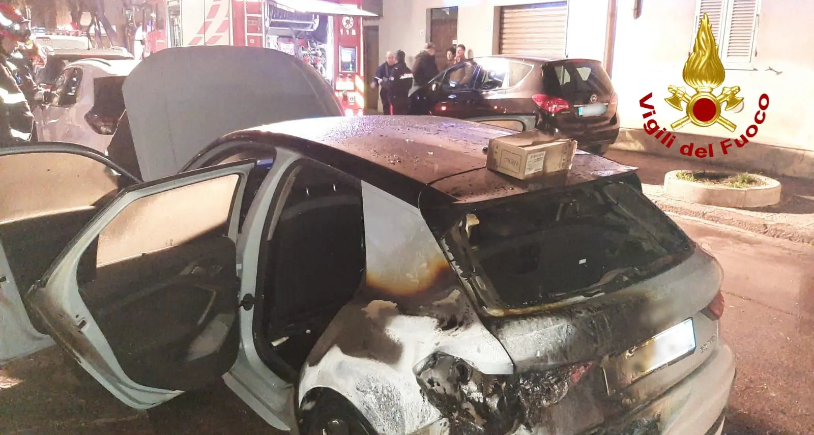 Incendio auto in via Vittorio Veneto ad Alghero, intervento tempestivo dei Vigili del Fuoco