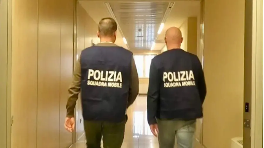 Donna accoltellata a Sassari. Lo zio arrestato si difende: è caduta accidentalmente sul coltello
