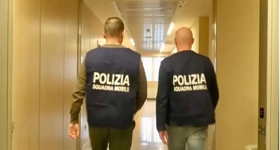 Beccato in casa con una pistola e della droga: a Cagliari arrestato giovane spacciatore