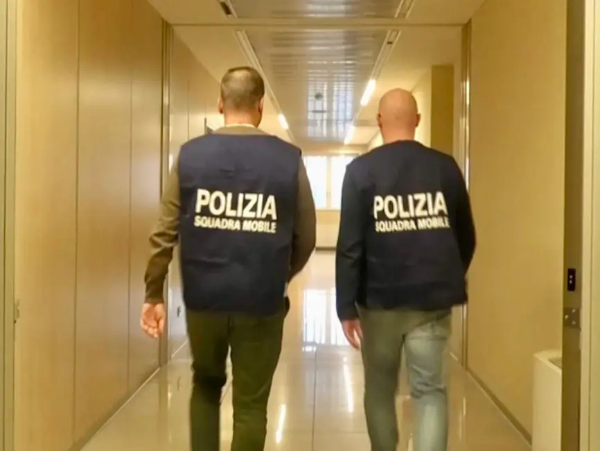 Donna accoltellata a Sassari. Lo zio arrestato si difende: è caduta accidentalmente sul coltello