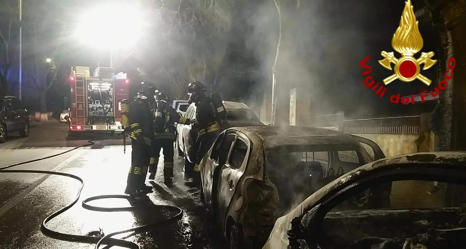 Incendio in Via Palmiro Togliatti: due auto distrutte dalle fiamme a Sassari
