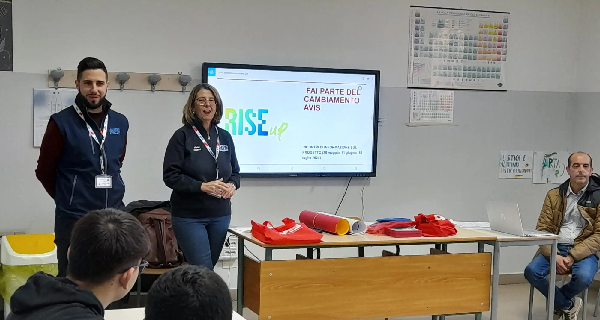 Avis e studenti insieme per il cambiamento:successo per il progetto “RISEup” all’Istituto “Angelo Roth”