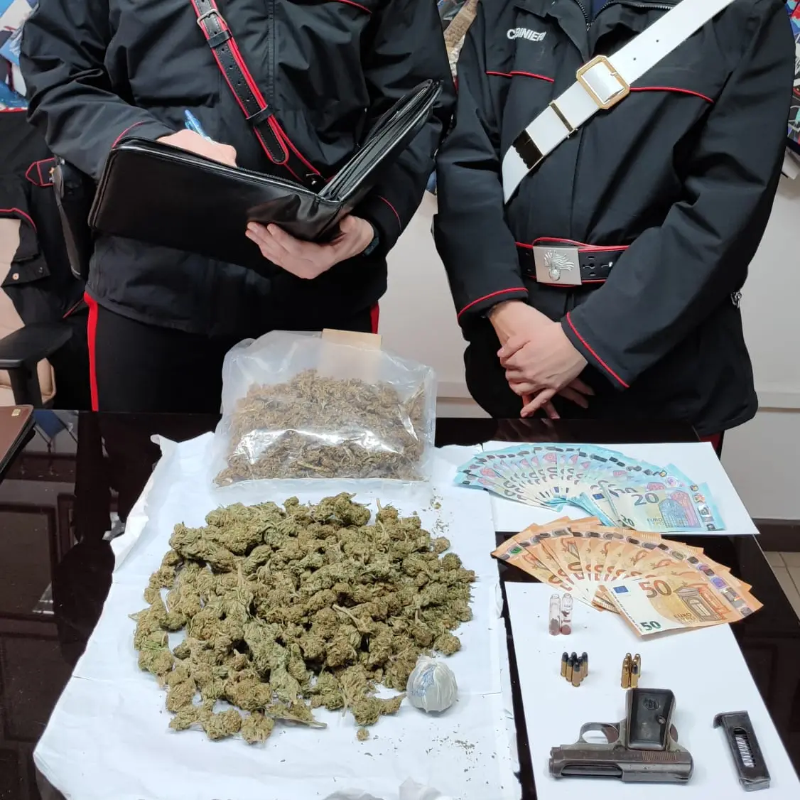 In casa nascondeva droga e una pistola, 55enne arrestato dai carabinieri di Selargius