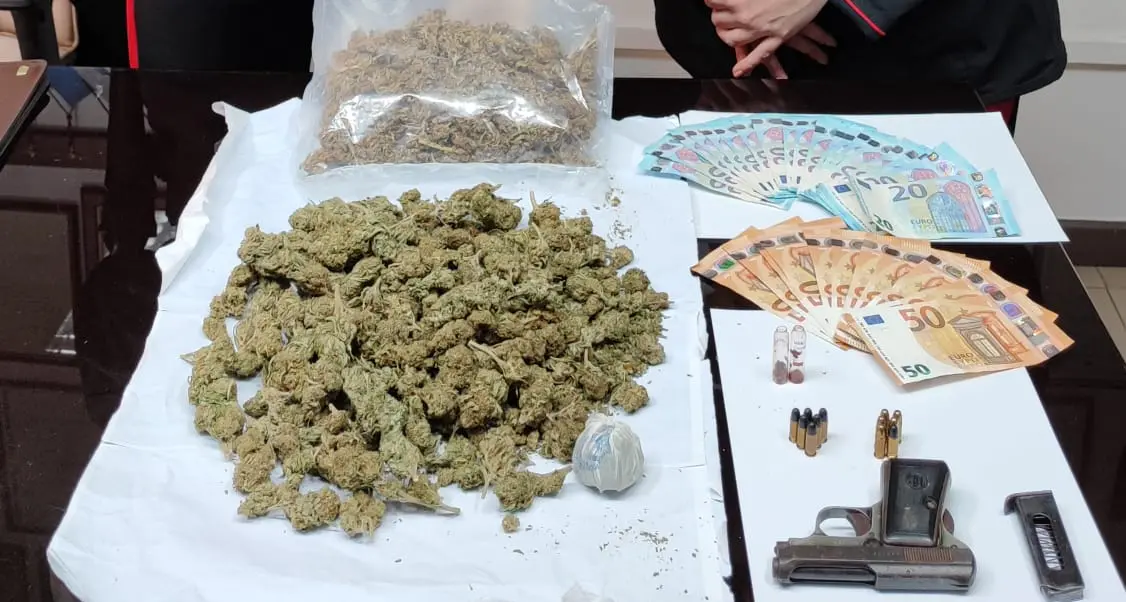 In casa nascondeva droga e una pistola, 55enne arrestato dai carabinieri di Selargius