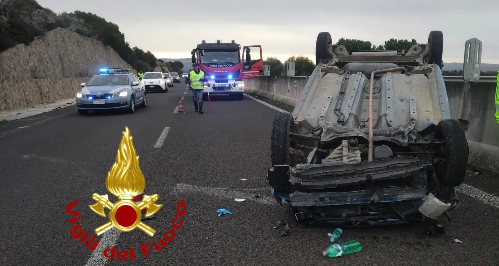 Perde il controllo dell'auto e si ribalta: incidente sulla 131 direzione Porto Torres