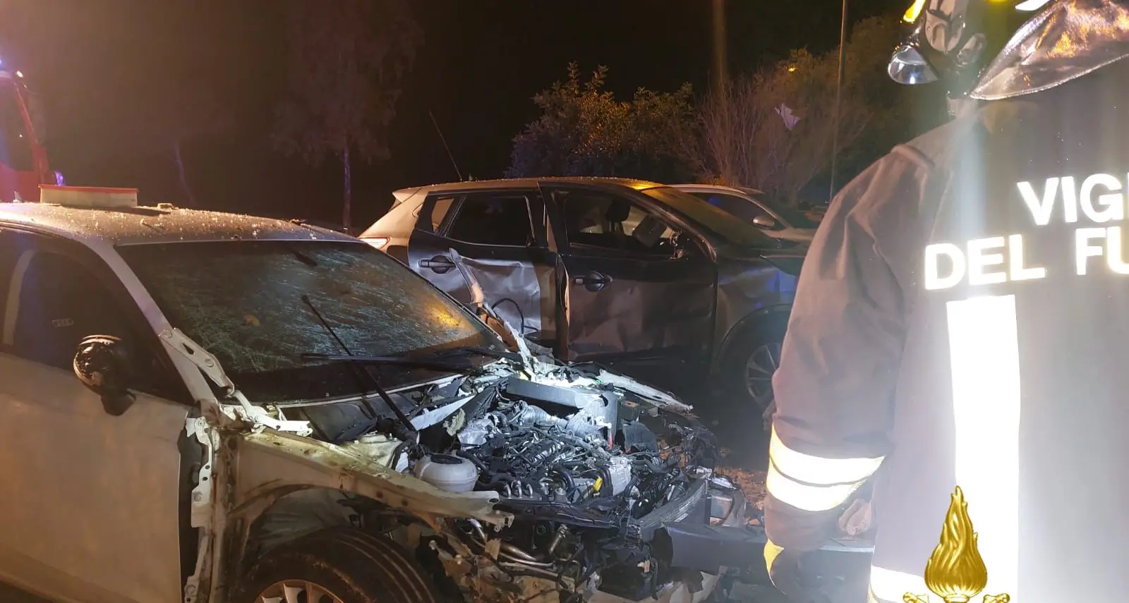 Ordigno esplode a Posada: paura e auto distrutte in viale San Giovanni