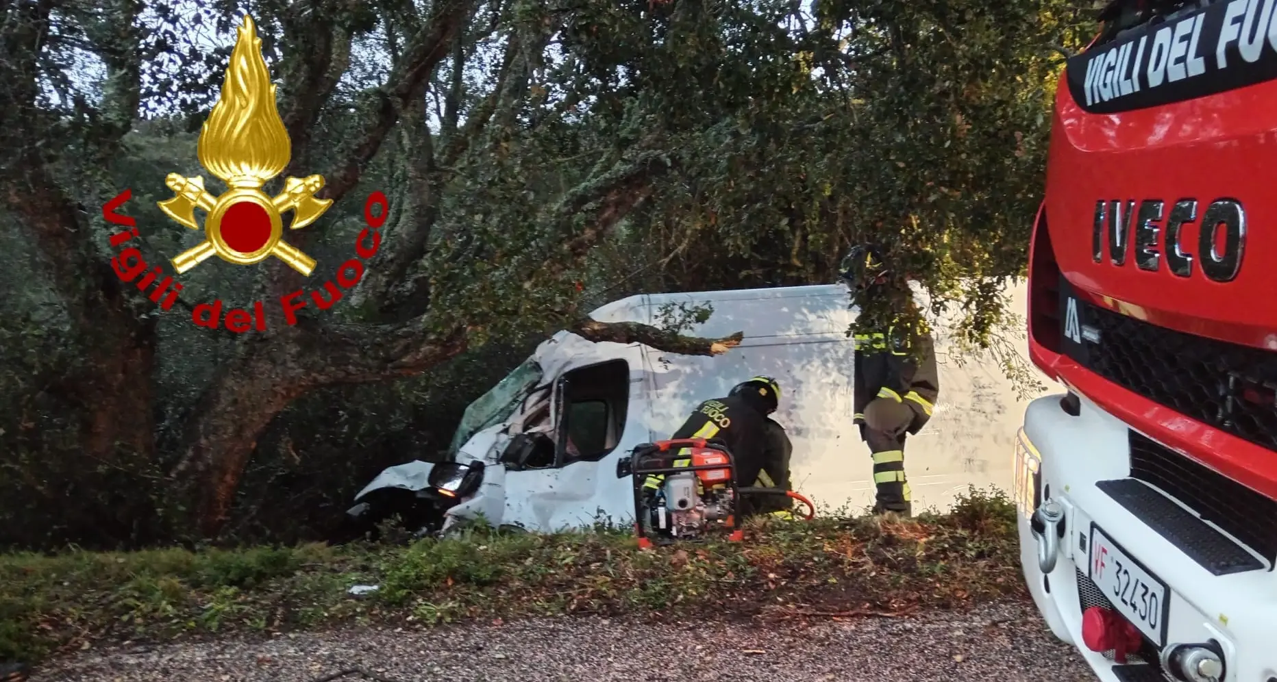 Furgone esce fuori strada sulla Provinciale 5 tra Tempio e Aglientu