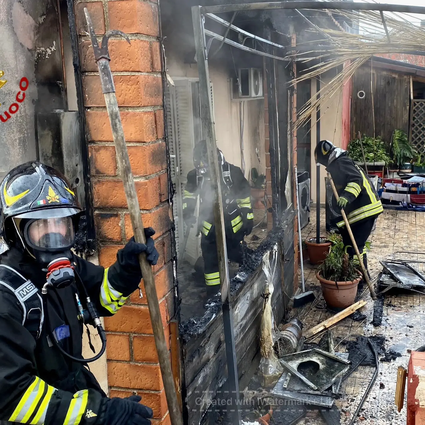 Incendio in una veranda nel quartiere di Li Punti, i Vigili del fuoco evitano il peggio