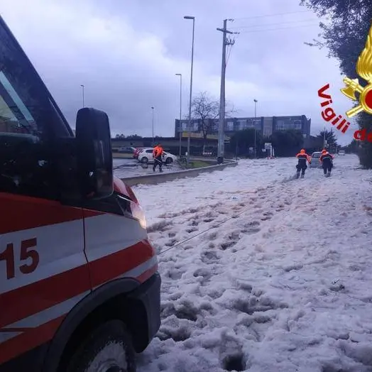 Il maltempo mette in ginocchio la Sicilia: torrenti straripati e macchine trascinate dal fango