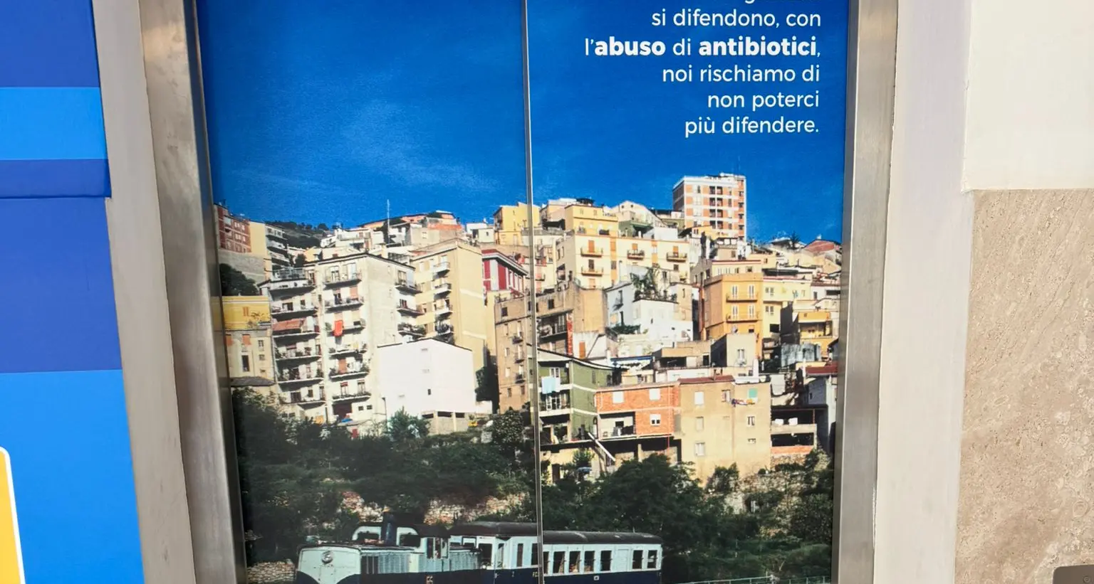 Immagini dell'Ogliastra negli ascensori: l'ospedale di Lanusei promuove la prevenzione