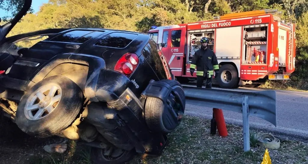 Incidente sulla SS 388: intervento dei vigili del fuoco a Neoneli