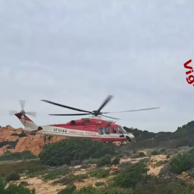 Tragedia all'Isola Rossa: la barca si è schiantata sugli scogli ad altissima velocità