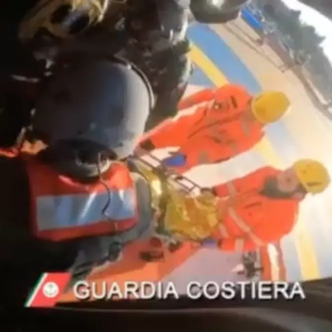 Malore su una nave: la Guardia Costiera di Cagliari soccorre una 33enne colta da ictus