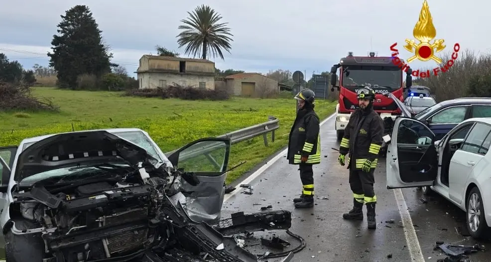 Spaventoso incidente alle porte di San Nicolò Arcidano: tre auto coinvolte