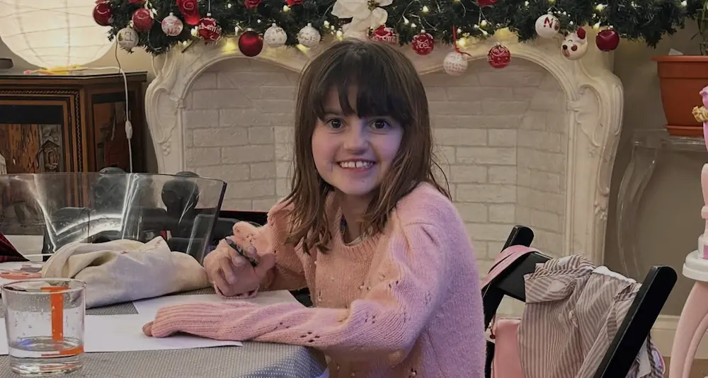 Addio a Elena, la ragazza di 19 anni nel corpo di una bambina: “Ora canterai con gli angeli”