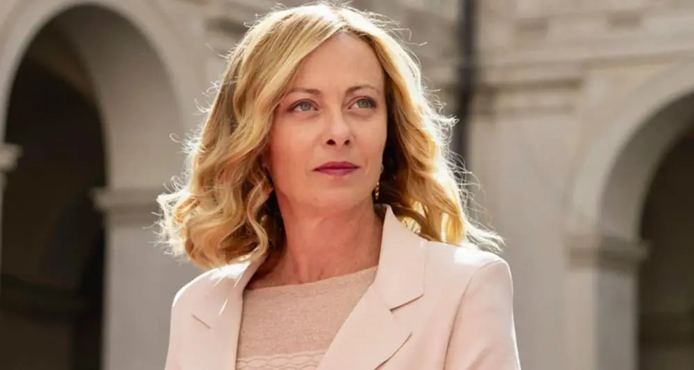 Post choc sulla figlia di Giorgia Meloni. L’autore: “Chiedo scusa ma non cambio idee”