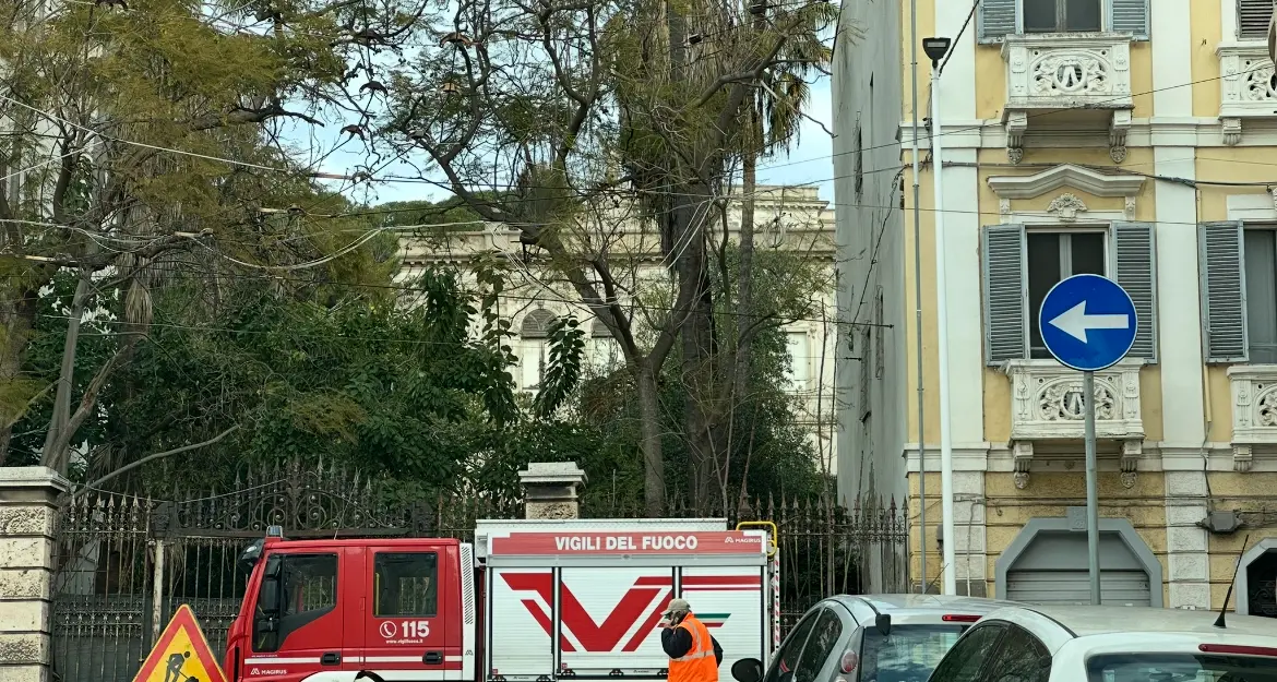 Cedimento stradale a Cagliari: chiuso un tratto di Corso Vittorio Emanuele II