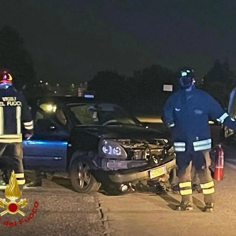 Incidente a Olbia: scontro in via Vittorio Veneto, un conducente in ospedale