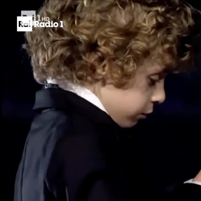 Alessandro Gervasi incanta Sanremo: il piccolo prodigio del pianoforte che ha stregato l’Ariston