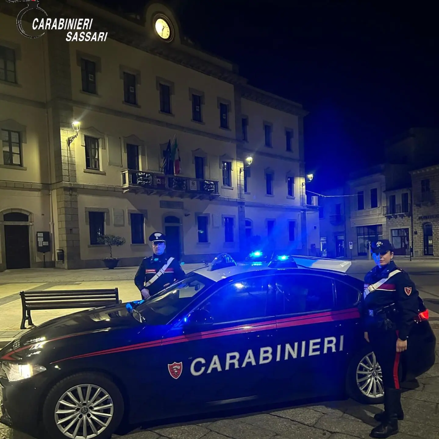 Notte di fuoco a Sassari: auto distrutta da un incendio, si sospetta il dolo