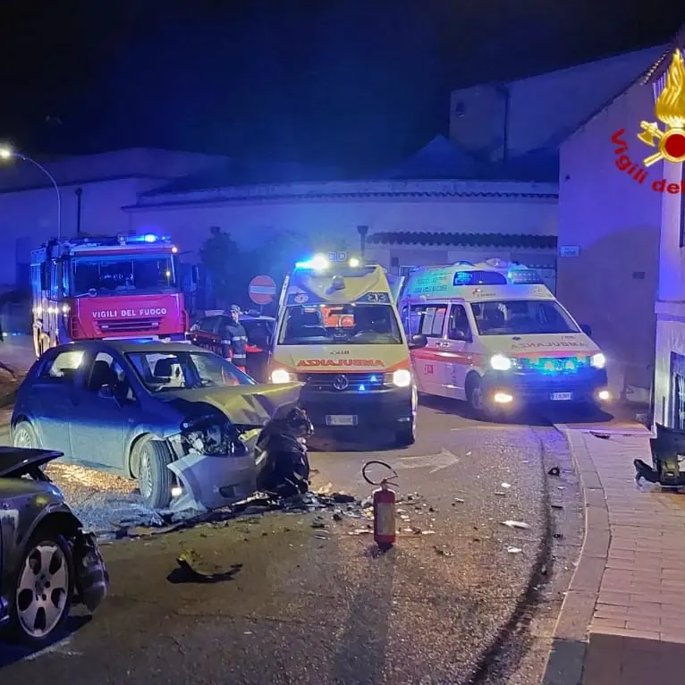 Scontro tra due auto ad Abbasanta: tre feriti nella notte