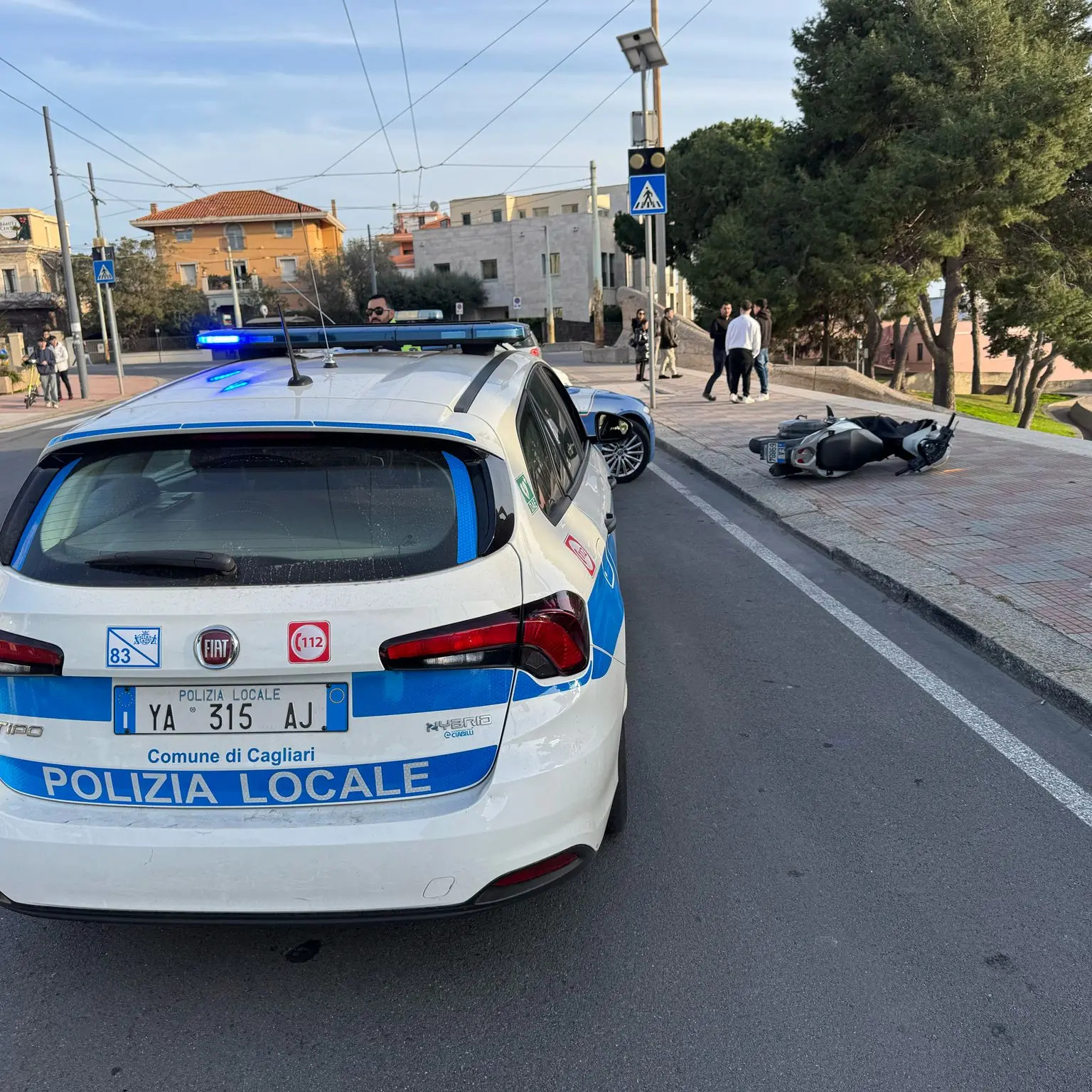 Inseguimento a tutta velocità a Cagliari: arrestati due giovani su scooter rubato