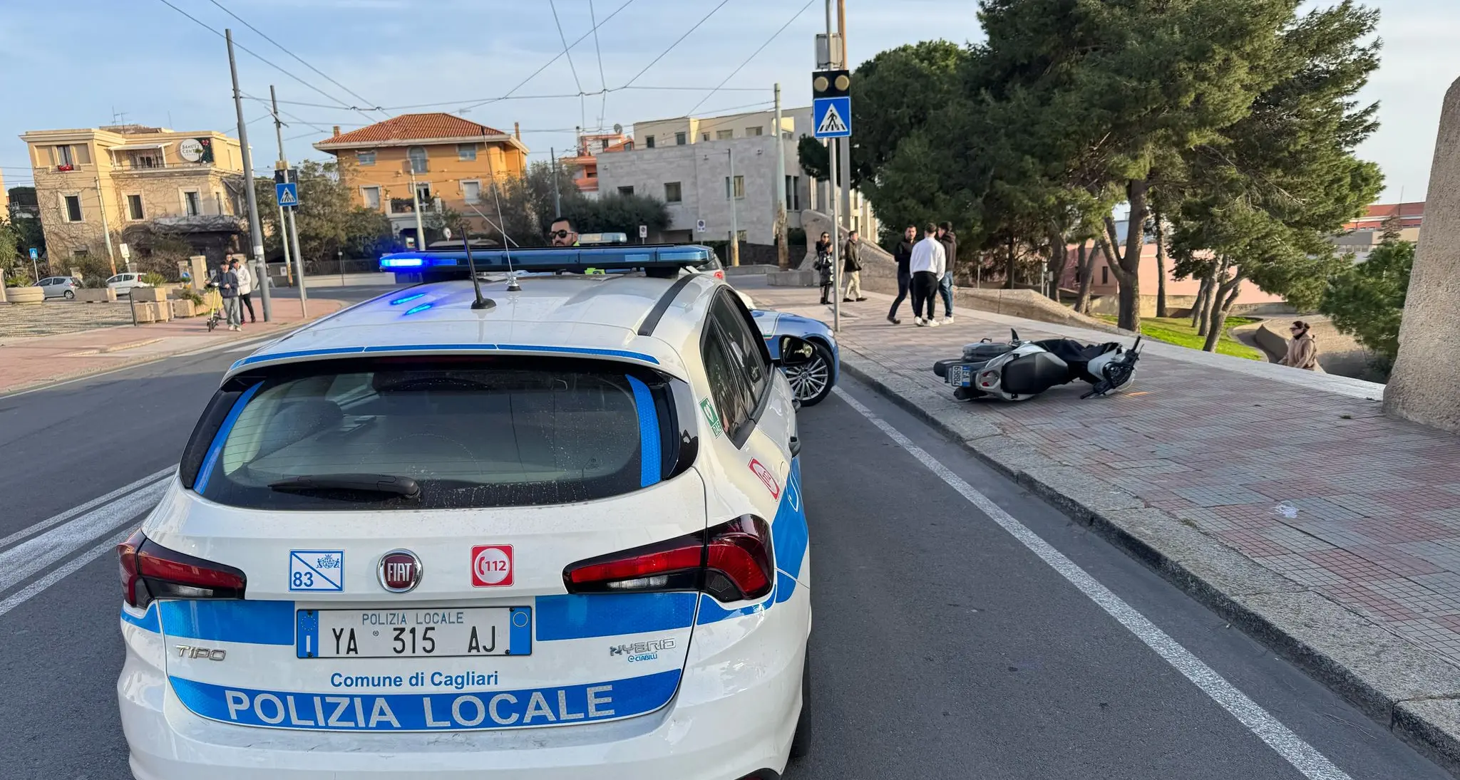 Inseguimento a tutta velocità a Cagliari: arrestati due giovani su scooter rubato