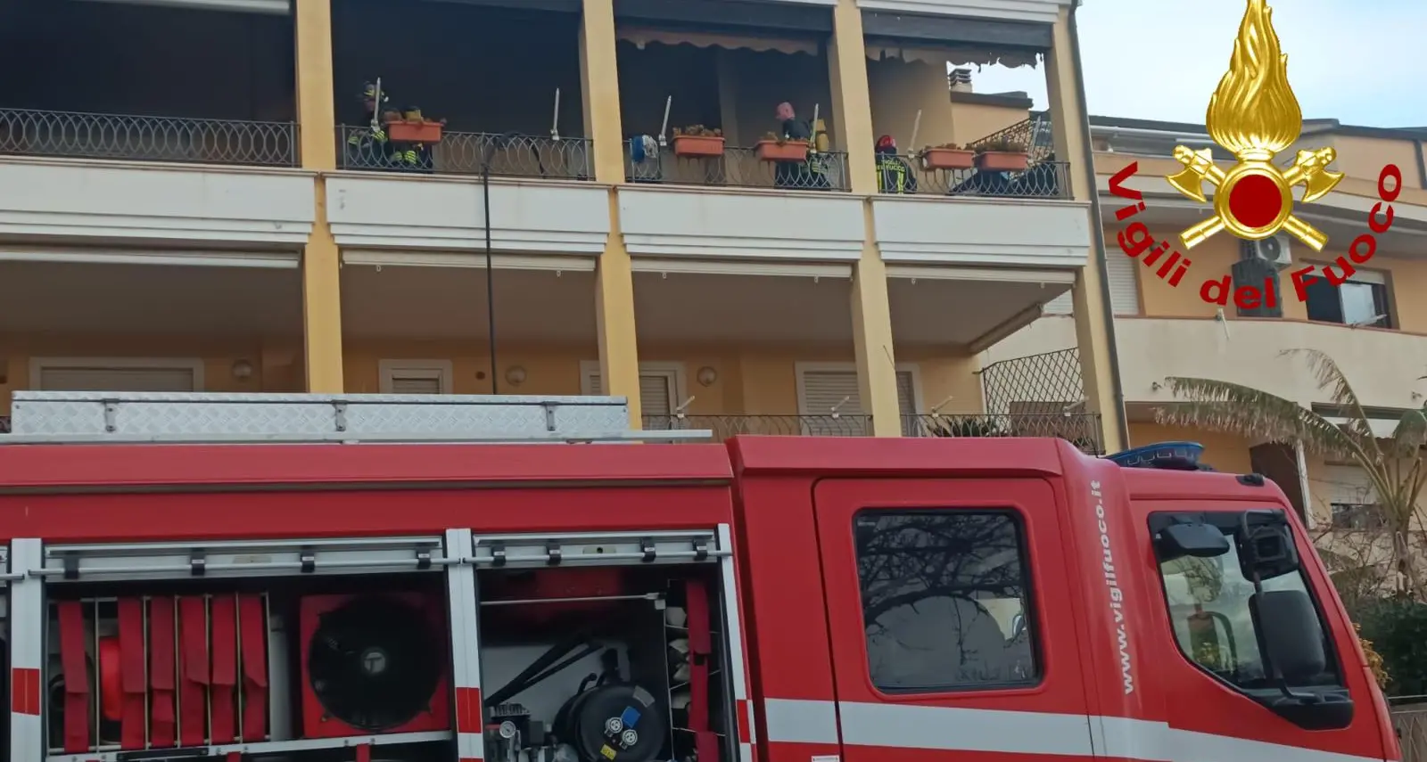 A fuoco una bombola di gas, paura ad Alghero: una persona intossicata