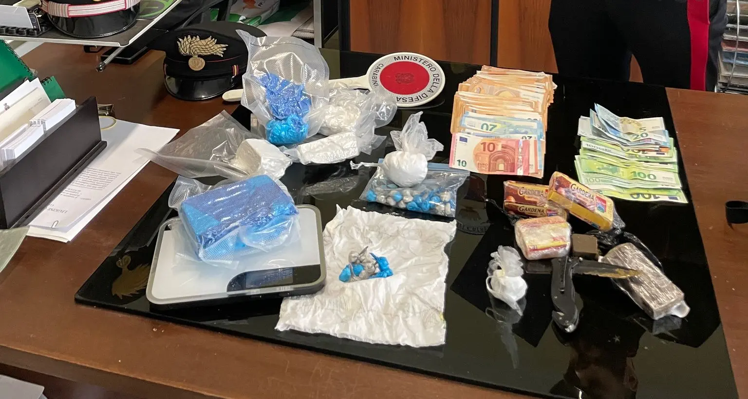 Maxi-sequestro di droga ad Assemini: cocaina, hashish e oltre 17mila euro in contanti