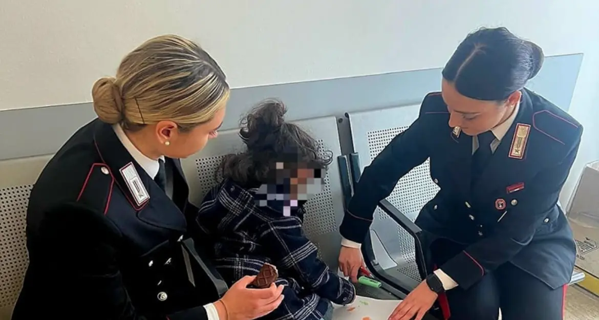 Bambina di 3 anni smarrita alla stazione: l'intervento dei Carabinieri a Roma